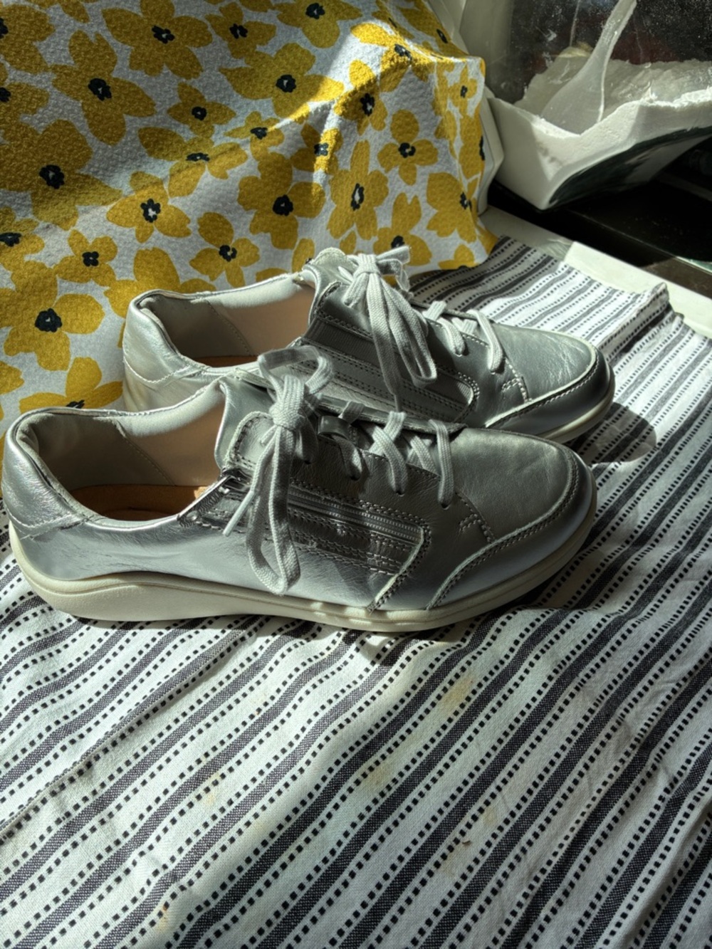 Clarks Silver Metallic Lace-Up Women's Sneakers